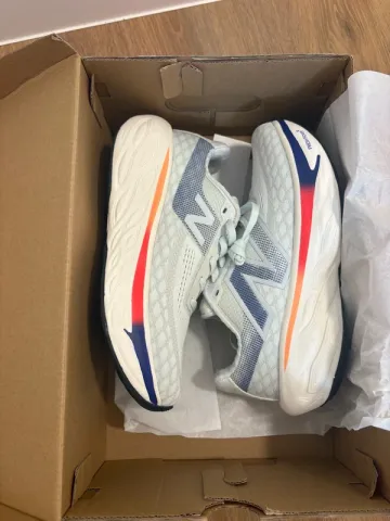 Used New Balance Fresh Foam X More v6 bike — image 7 of 9