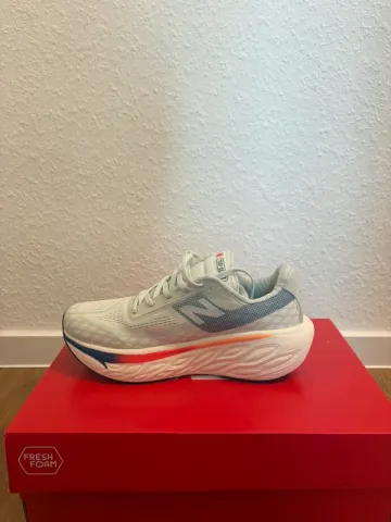 Used New Balance Fresh Foam X More v6 bike — image 3 of 9