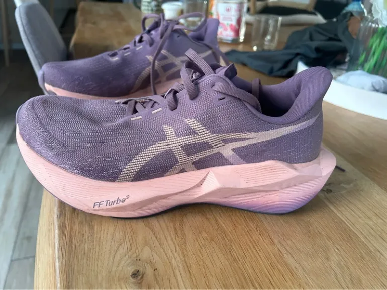 Używany Asics Novablast 6 bike — zdjęcie 4 z 7