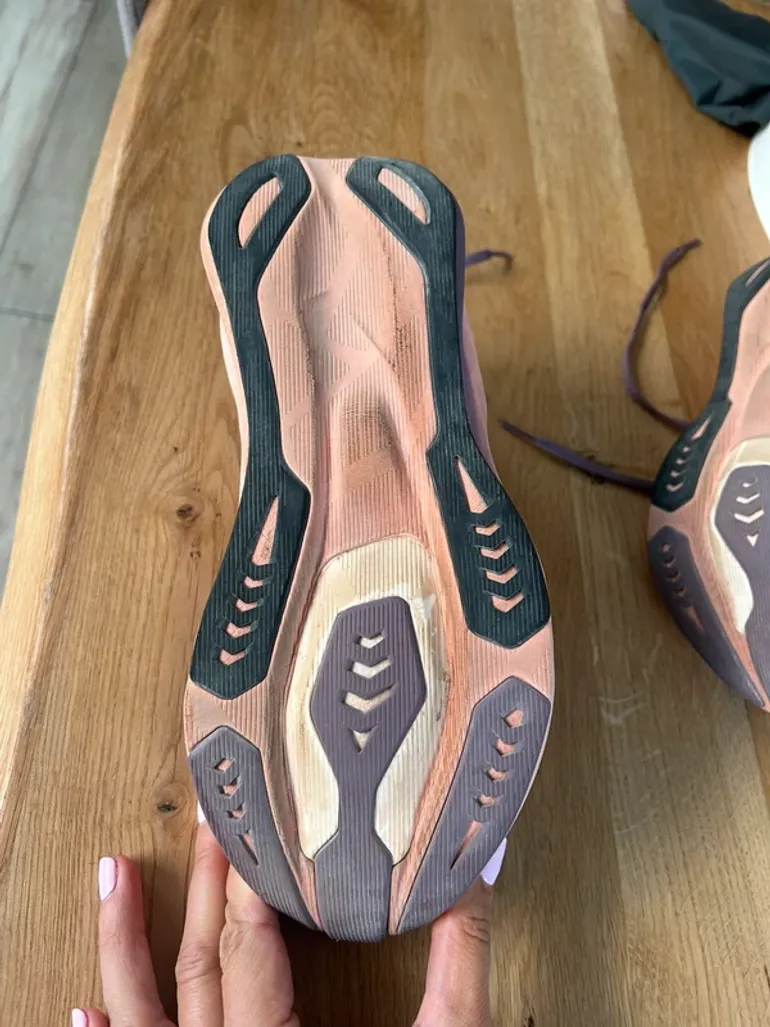 Używany Asics Novablast 6 bike — zdjęcie 7 z 7