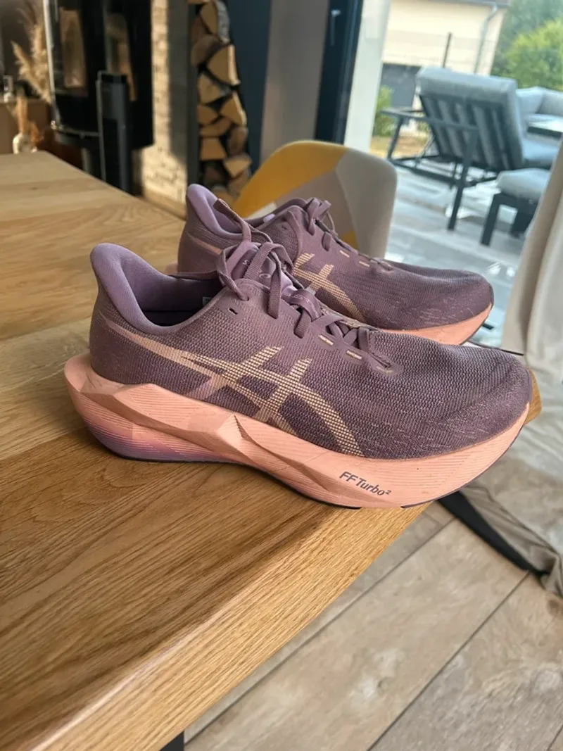 Używany Asics Novablast 6 Running Shoes