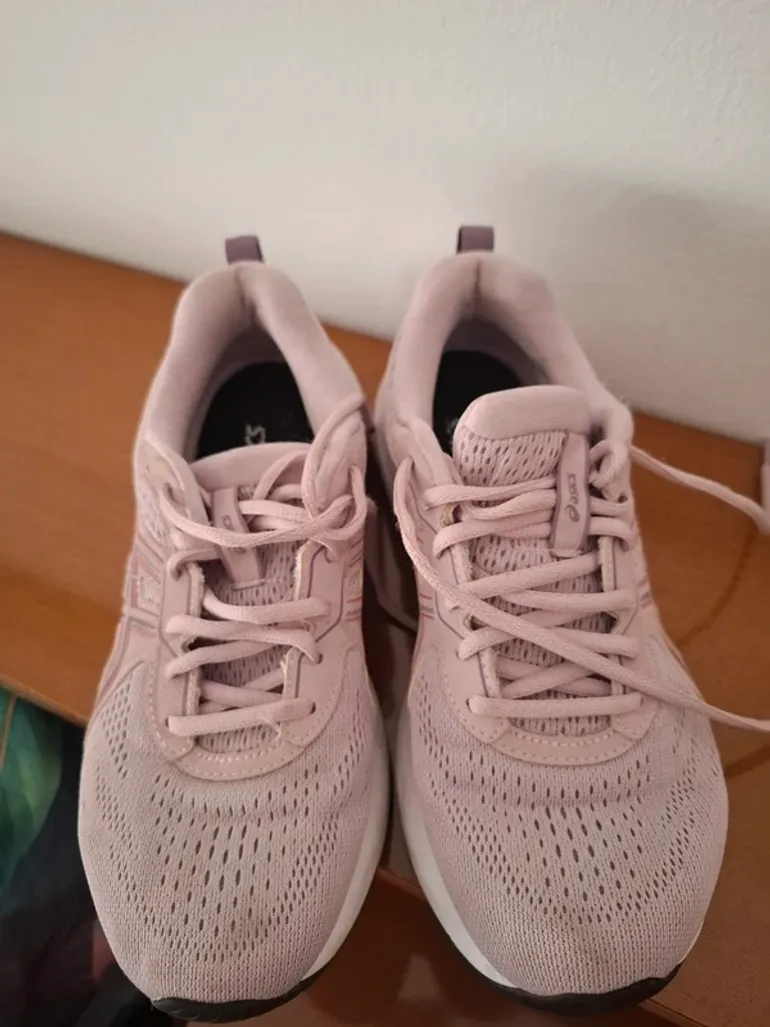 Used Asics Running Shoes bike — image 3 of 7