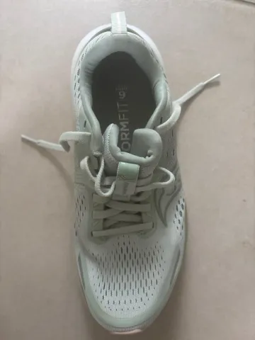 Used Saucony Femme Running Shoes bike — image 4 of 5