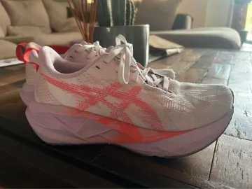 Used Asics Novablast 5 bike — image 1 of 8