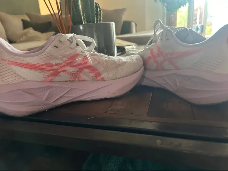 Used Asics Novablast 5 bike — image 2 of 8
