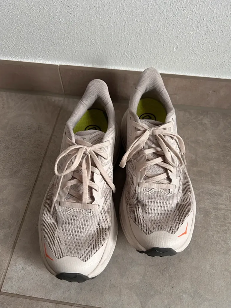 Tweedehands Hoka Mach 5 bike — afbeelding 2 van 7