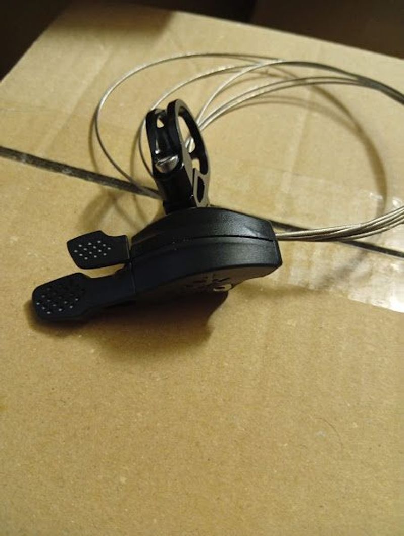 Używany Fox Remote Lever Fork