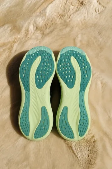 Used Asics Gel Nimbus 26 bike — image 3 of 3
