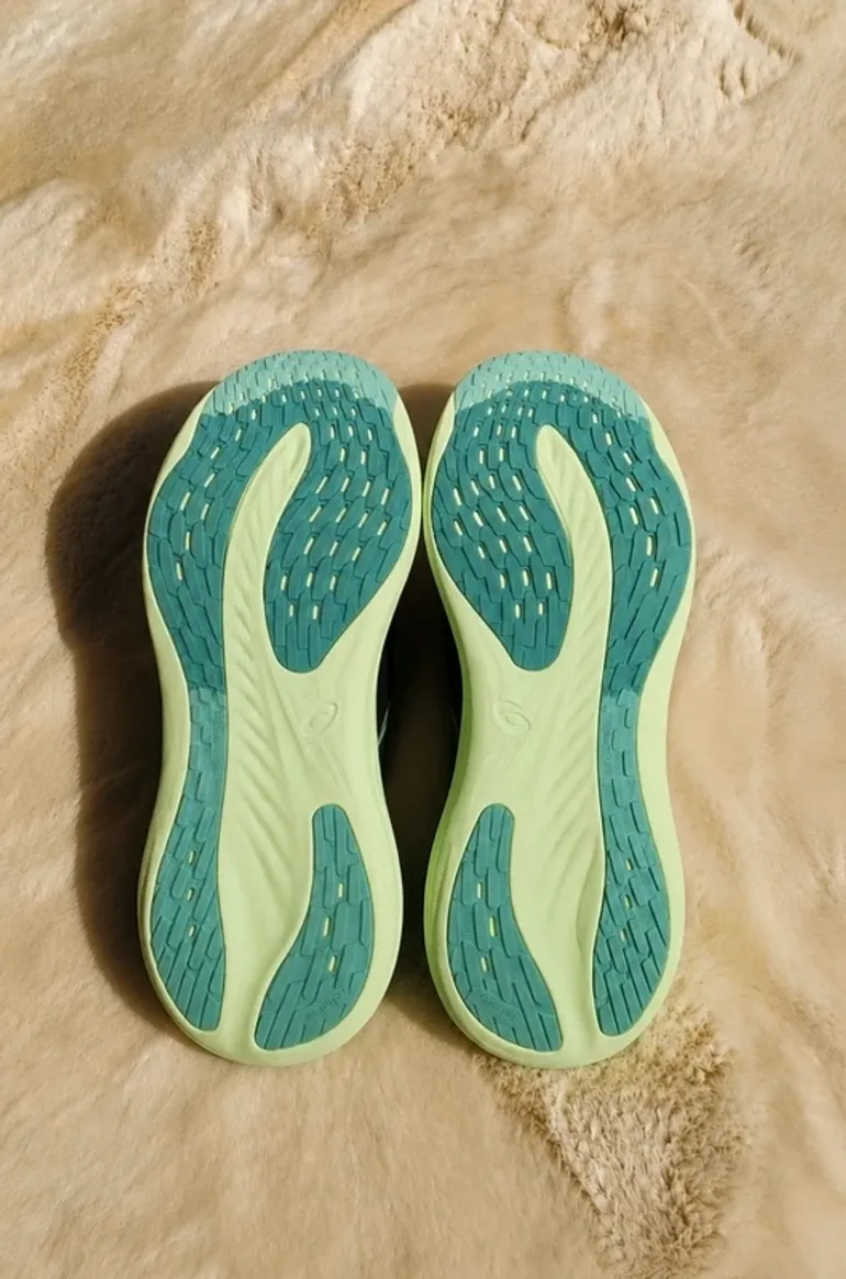 Used Asics Gel Nimbus 26 bike — image 3 of 3