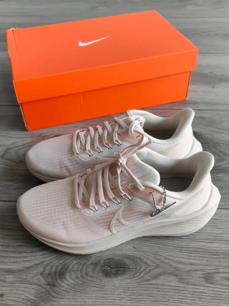 Used Pegasus Air Zoom 39 Running Shoes
