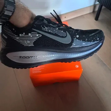 Nike Vomero 18 SE bike usato — immagine 6 di 8
