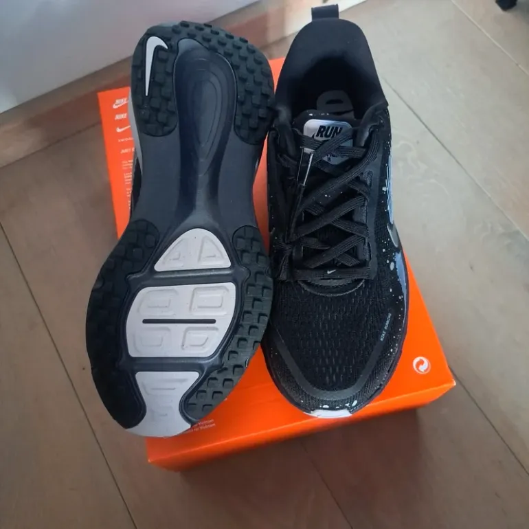 Nike Vomero 18 SE bike usato — immagine 5 di 8