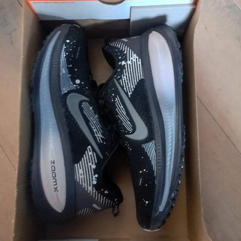 Nike Vomero 18 SE bike usato — immagine 2 di 8
