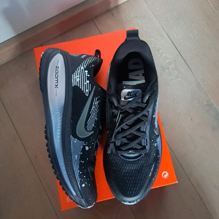 Nike Vomero 18 SE bike usato — immagine 4 di 8