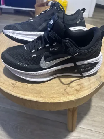 Used Nike Vomero 18 GTX bike — image 2 of 9