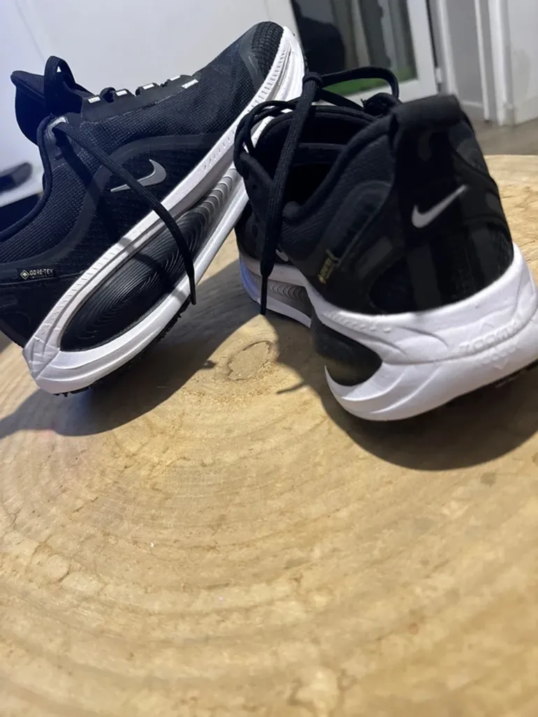Used Nike Vomero 18 GTX bike — image 4 of 9