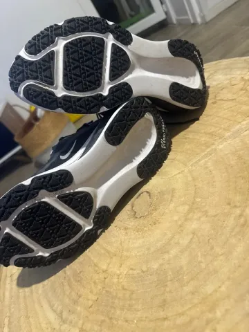 Used Nike Vomero 18 GTX bike — image 7 of 9