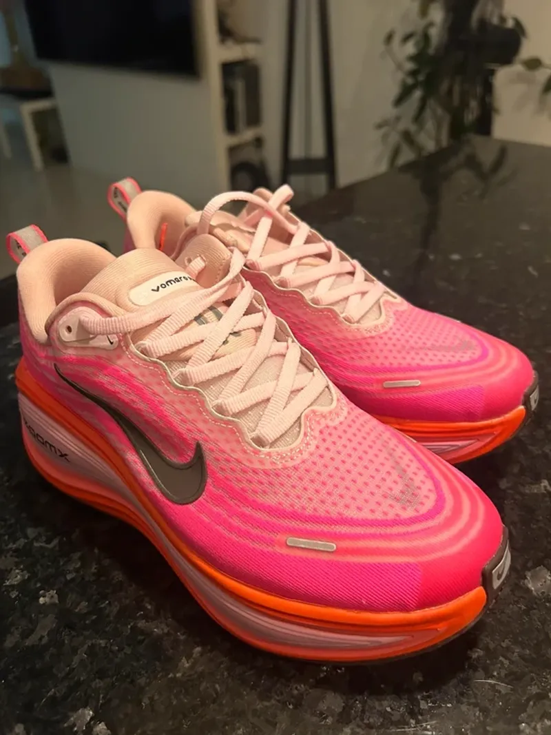 Used Hyper Vomero Plus Running Shoes