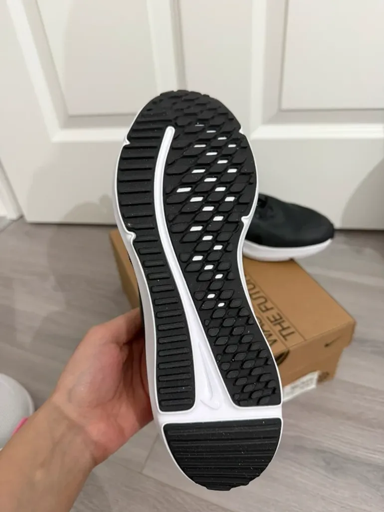 Used Nike Laufschuhe Sneaker Gr. 39 bike — image 3 of 4