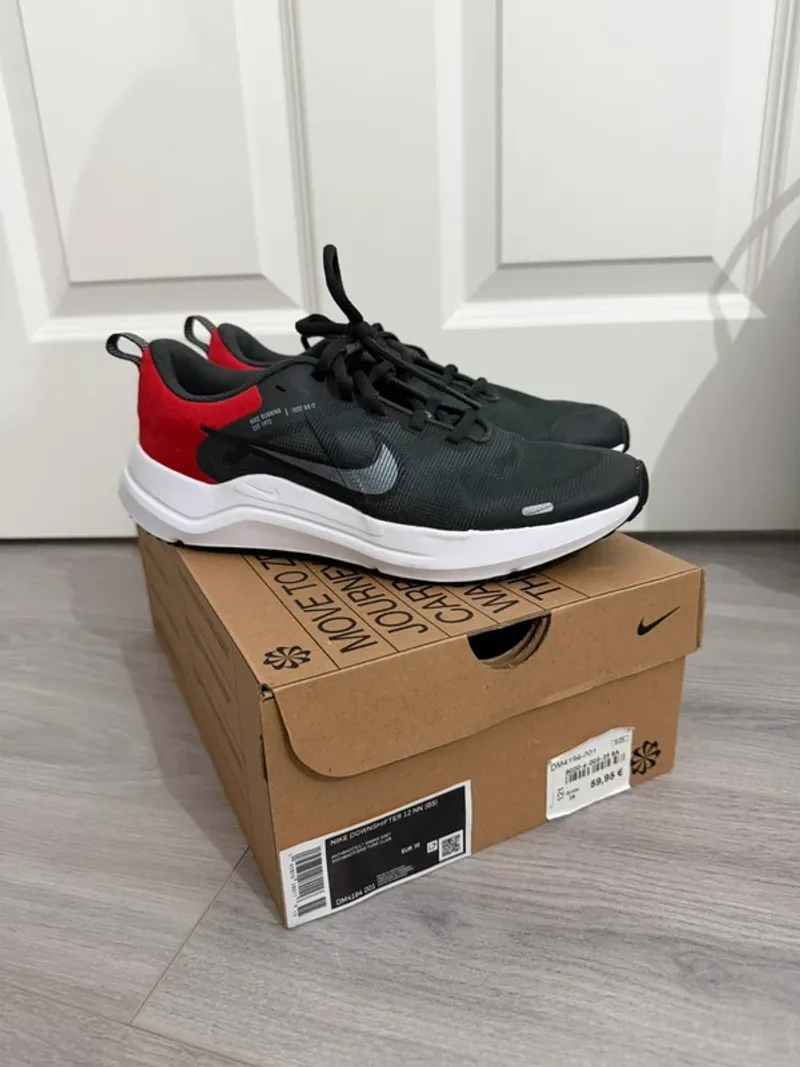 Used Nike Laufschuhe Sneaker Gr. 39 Running Shoes