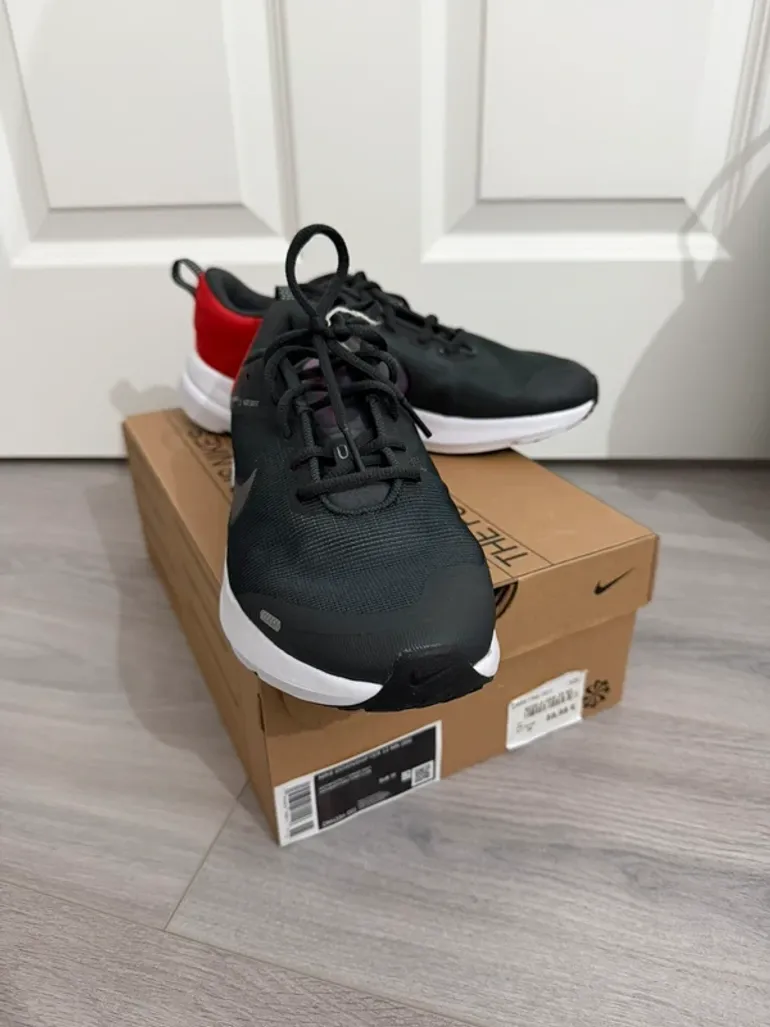 Used Nike Laufschuhe Sneaker Gr. 39 bike — image 2 of 4