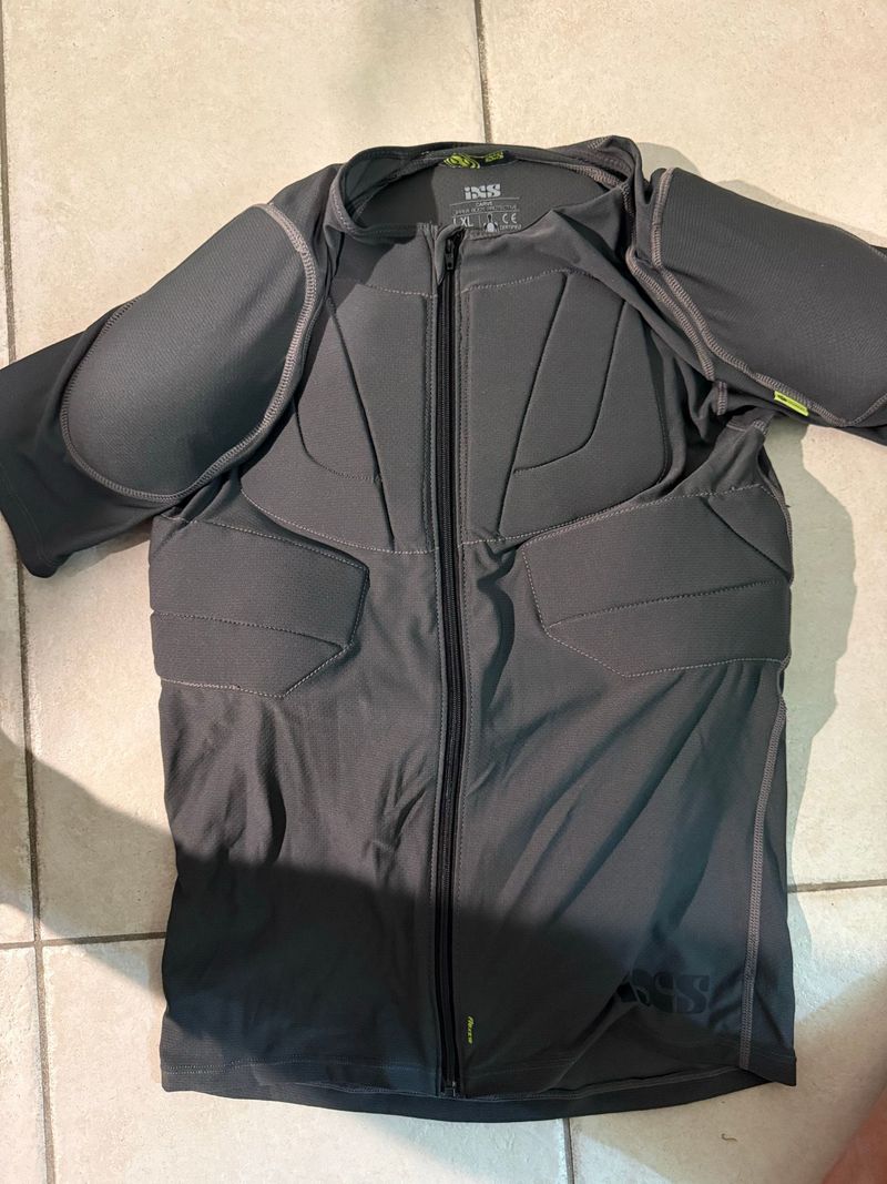 Used Ixs Carve Upper Body Protective 2024 Cycling Clothing