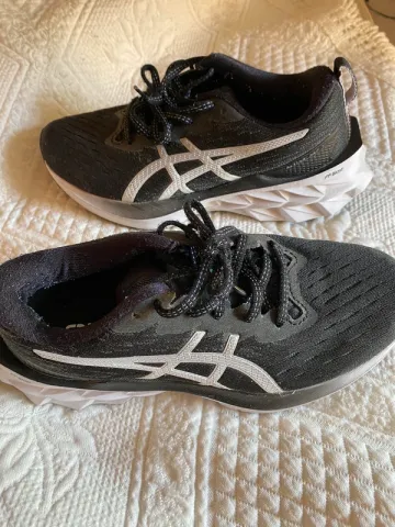 Used Asics Running Shoes bike — image 3 of 5