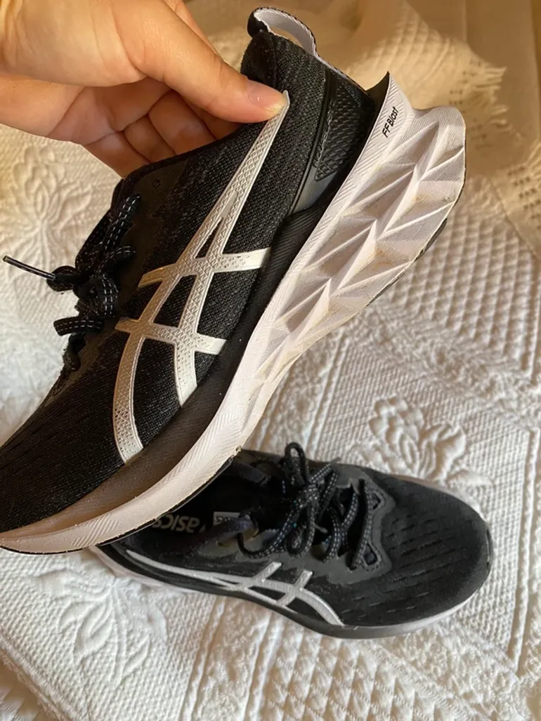 Used Asics Running Shoes bike — image 4 of 5