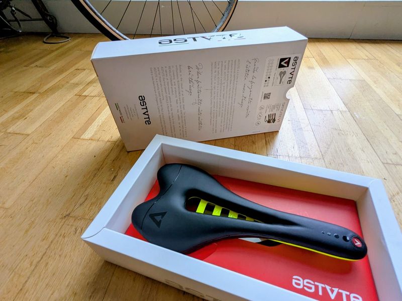 Used ASTUTE Skylite VT Carbon Fluo Saddles & Seatposts