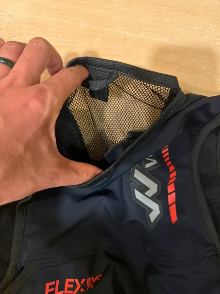 100% Weiss Hydration Vest bike d'occasion — image 8 sur 10
