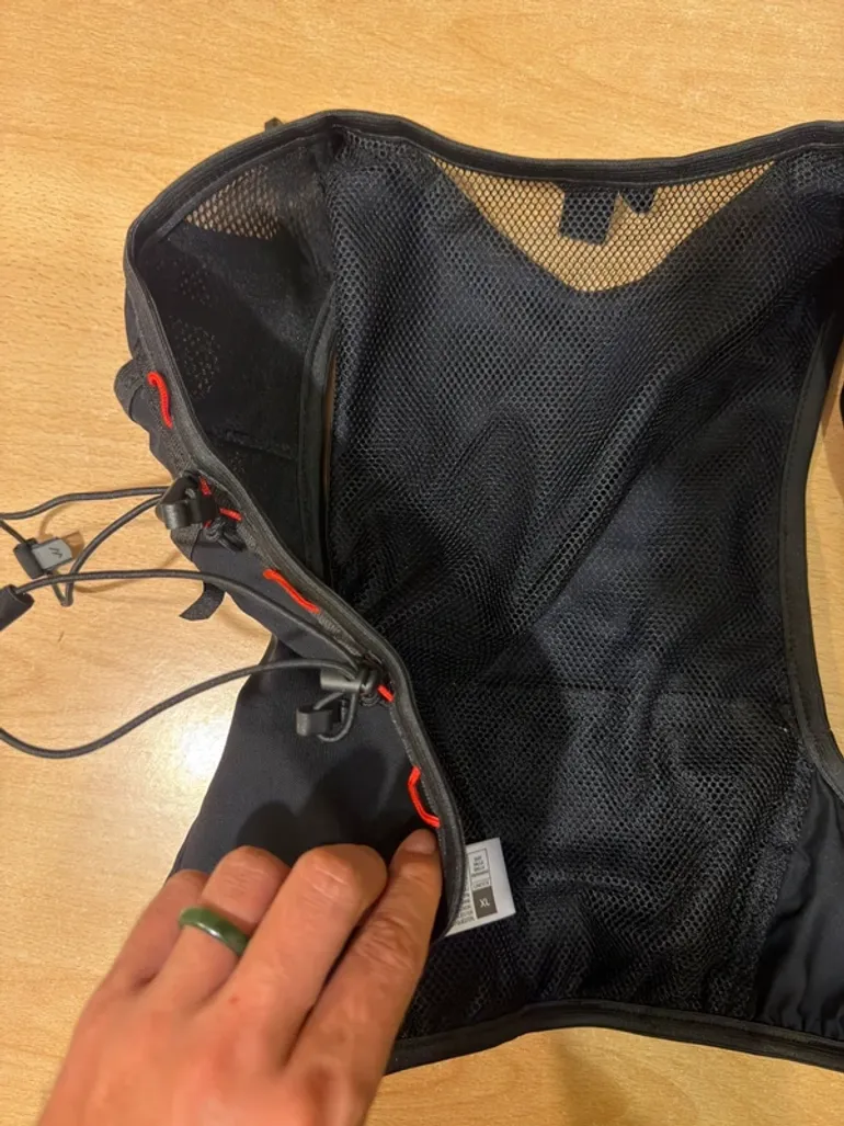 100% Weiss Hydration Vest bike d'occasion — image 7 sur 10