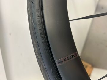 Used Cadex Carbon Wheels 2025 bike — image 5 of 9