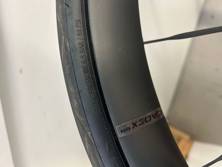 Used Cadex Carbon Wheels 2025 bike — image 5 of 9
