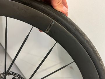 Used Cadex Carbon Wheels 2025 bike — image 9 of 9