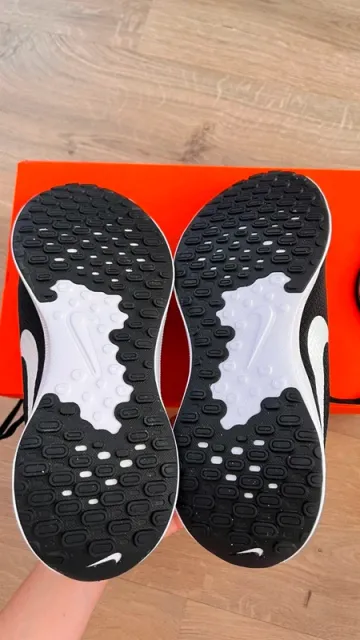 Używany Nike Revolution 7 bike — zdjęcie 4 z 5