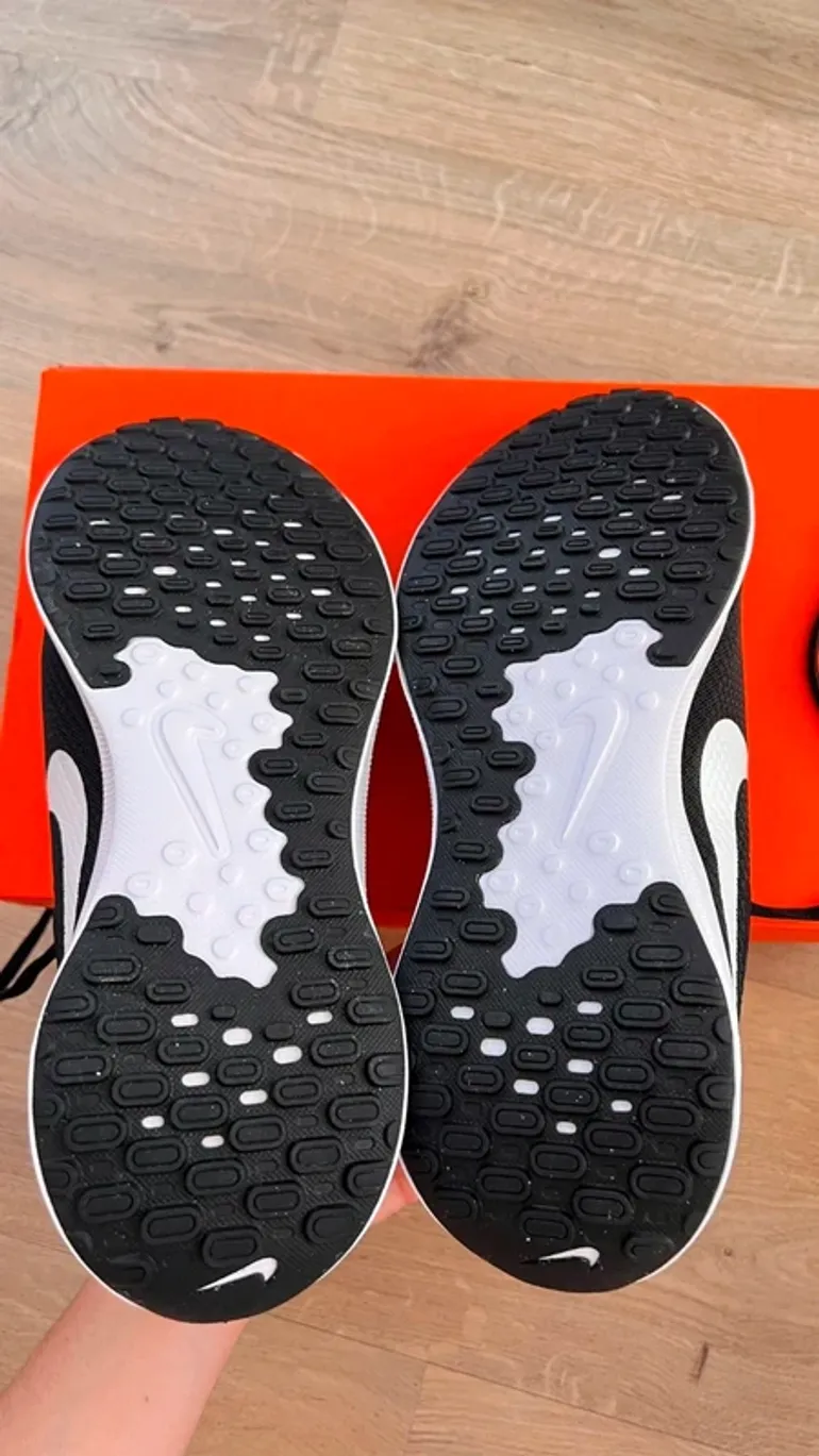 Używany Nike Revolution 7 bike — zdjęcie 4 z 5