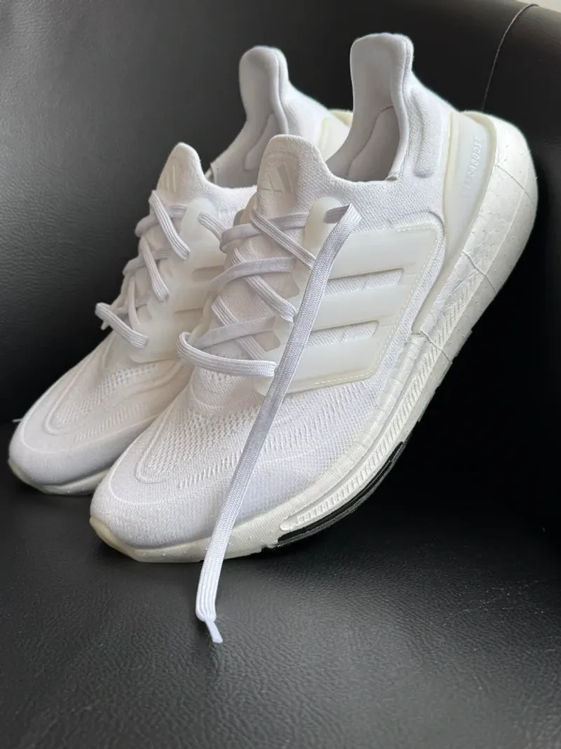 Gebrauchtes Adidas Ultraboost Light Running Shoes