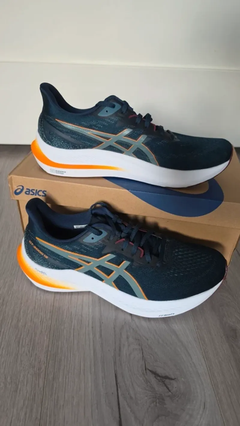 Used Asics GT-2000 12 Running Shoes