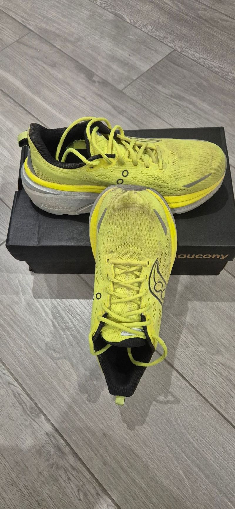 Used Saucony Hurricane 25 Running Shoes