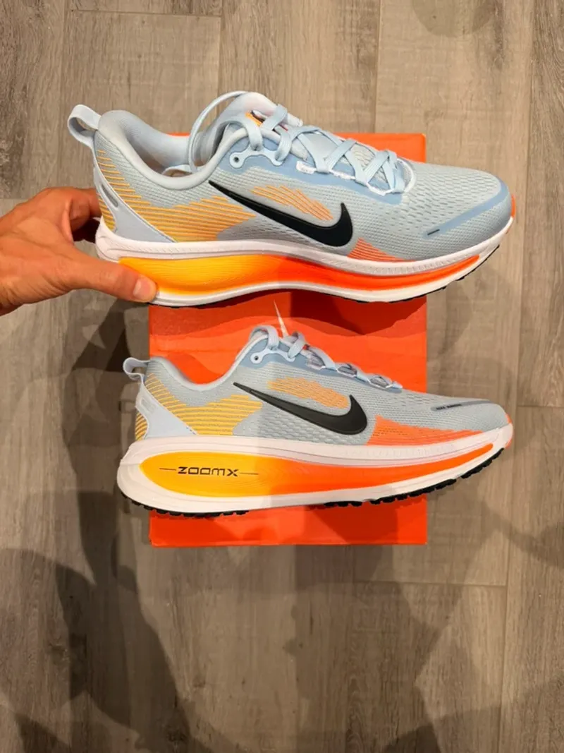 Gebrauchtes Orange Vomero 18 Running Shoes