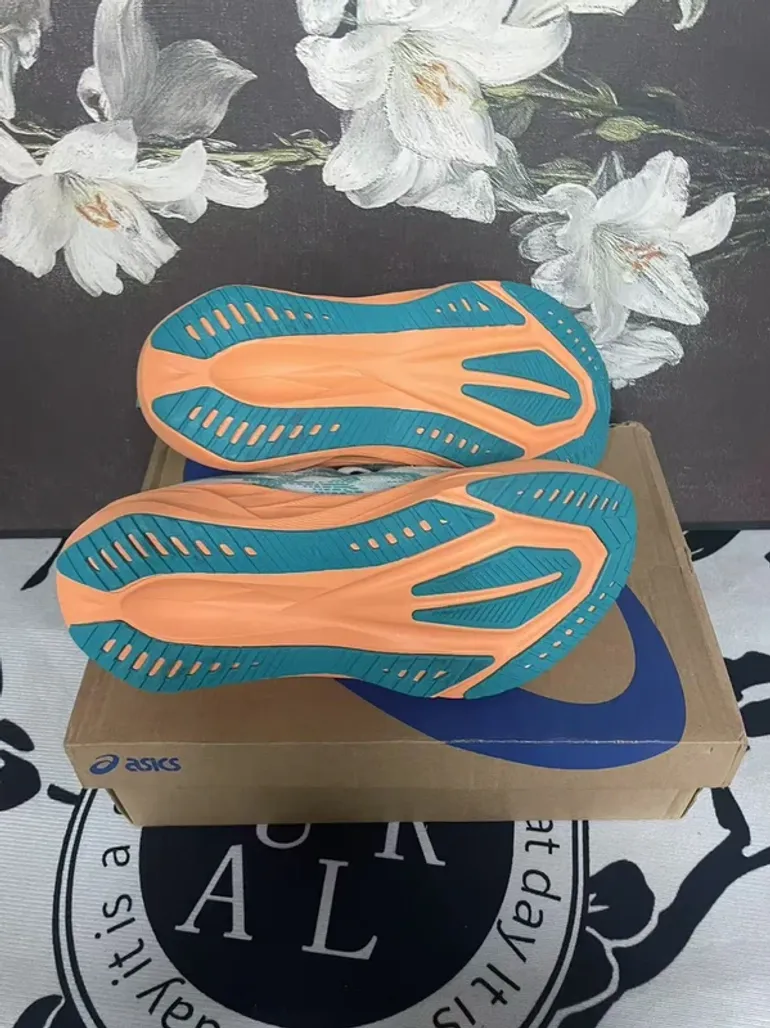 Käytetty Asics Novablast 5 bike — kuva 8 / 9