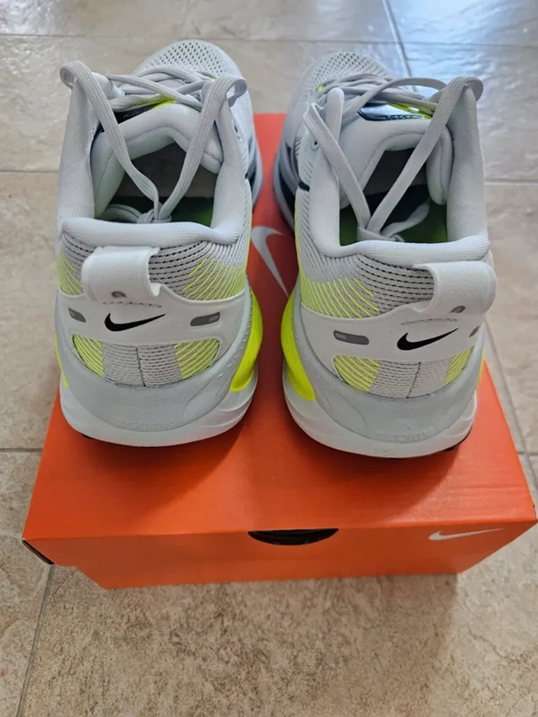 Used Nike Vomero 18 bike — image 4 of 8