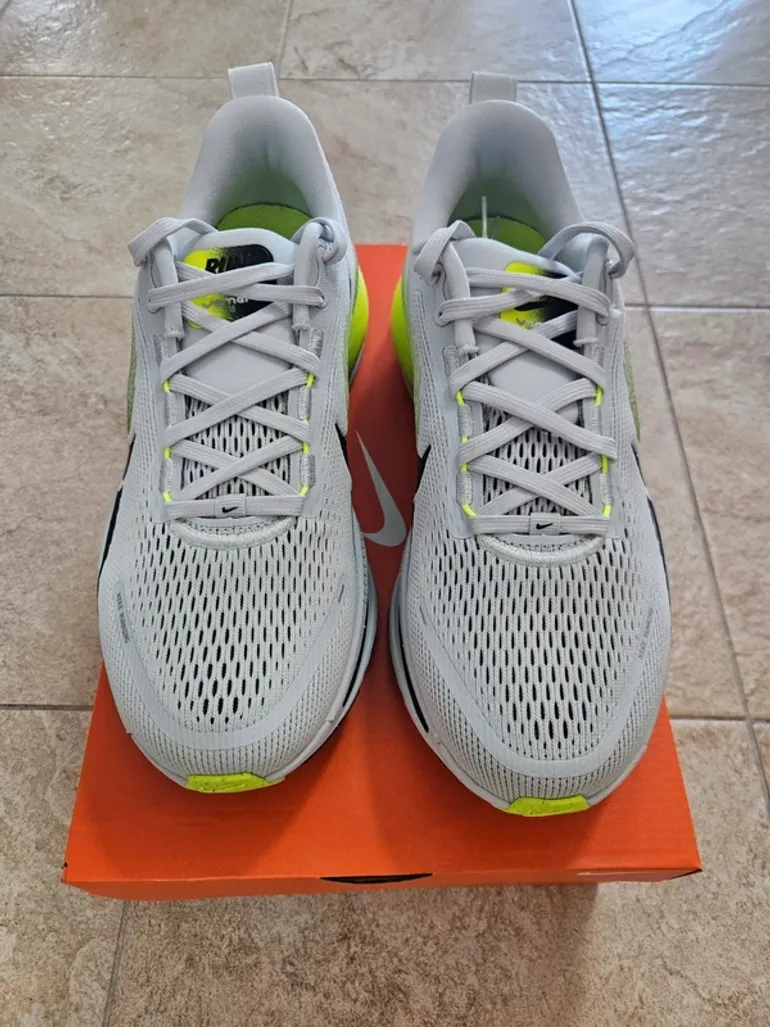 Used Nike Vomero 18 bike — image 2 of 8
