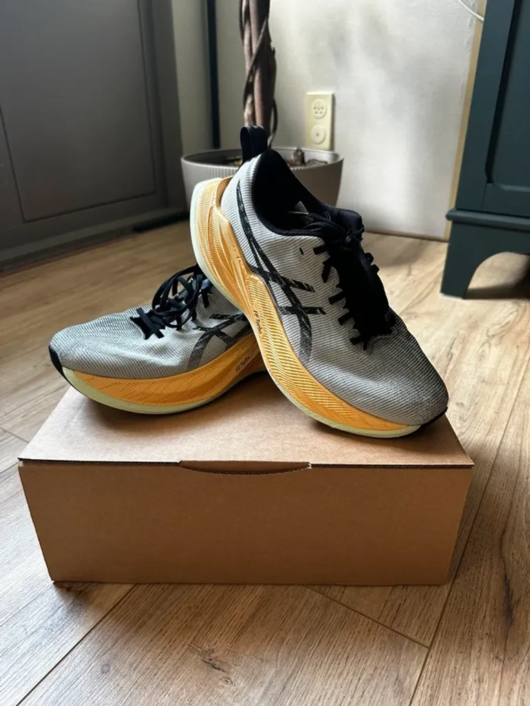 Tweedehands Asics Superblast 1 bike — afbeelding 6 van 10