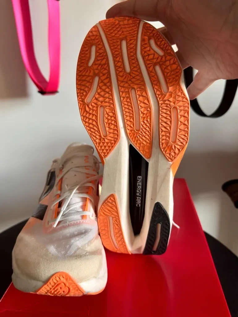 Used New Balance FuelCell SuperComp Elite V4 bike — image 3 of 7