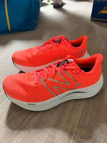 Použité New Balance FuelCell Propel V4 bike — obrázek 1 z 8