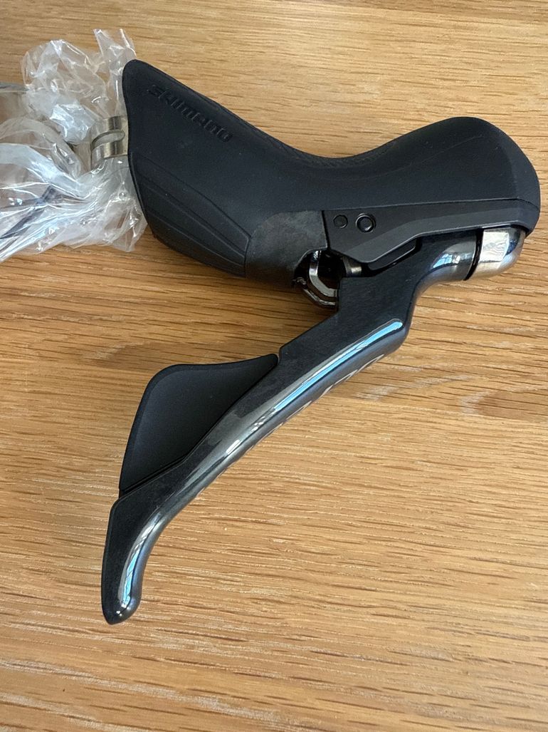 Used Shimano Ultegra Hydraulic Disc Brake Lever 11s (ST-R8020-R) 2022 bike — image 2 of 4