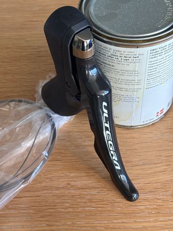 Used Shimano Ultegra Hydraulic Disc Brake Lever 11s (ST-R8020-R) 2022 bike — image 1 of 4