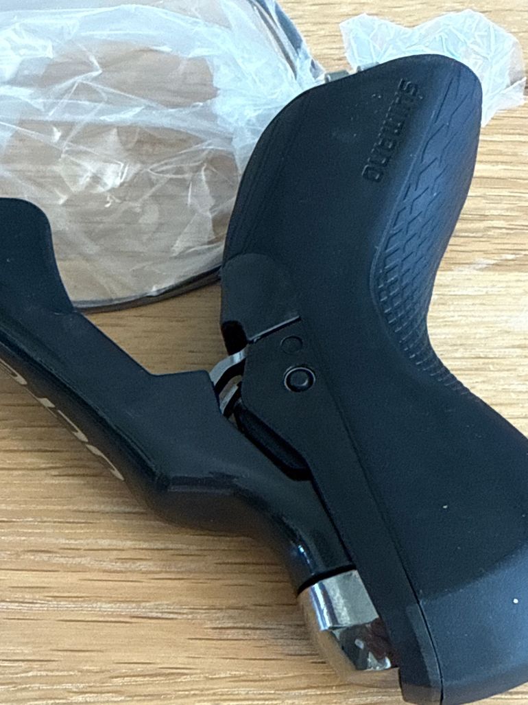Used Shimano Ultegra Hydraulic Disc Brake Lever 11s (ST-R8020-R) 2022 bike — image 3 of 4