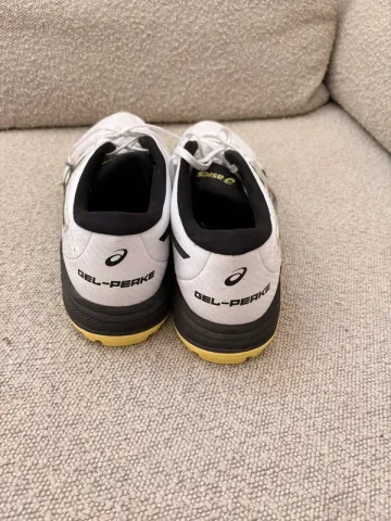 Used Asics Hockey Shoes bike — image 3 of 9